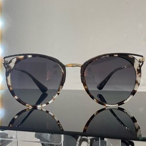 BRAND NEW! PRADA GREY SUNGLASSES 😍 SOOO Cute!!